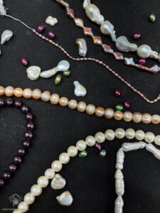 انواع مروارید طبیعی در شکل‌ها و رنگ‌های مختلف