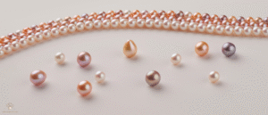 مجموعه‌ای از مرواریدهای آب شیرین با رنگ طبیعی، به صورت تکی و رشته‌ای